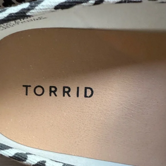 Torrid Women's Black and White Leopard Print Sneakers Size 9.5WW - Picture 3 of 7